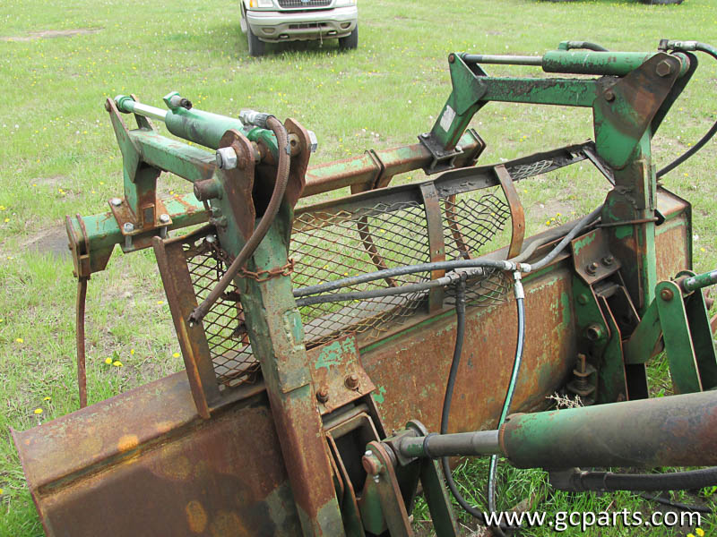 740 LOADER 8FT W/ GRAPPLE